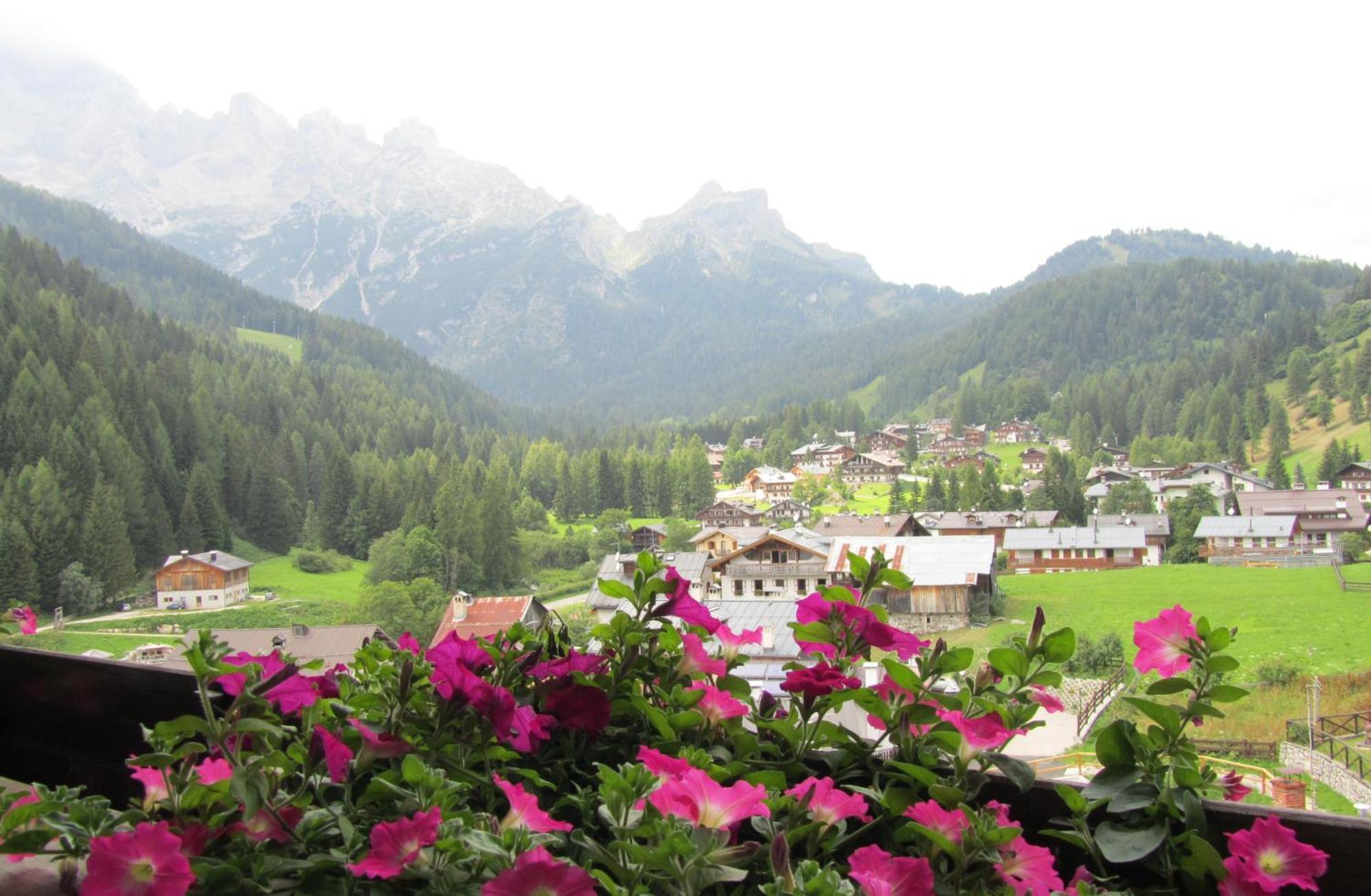 Hotel Corona Val di Zoldo Bagian luar foto