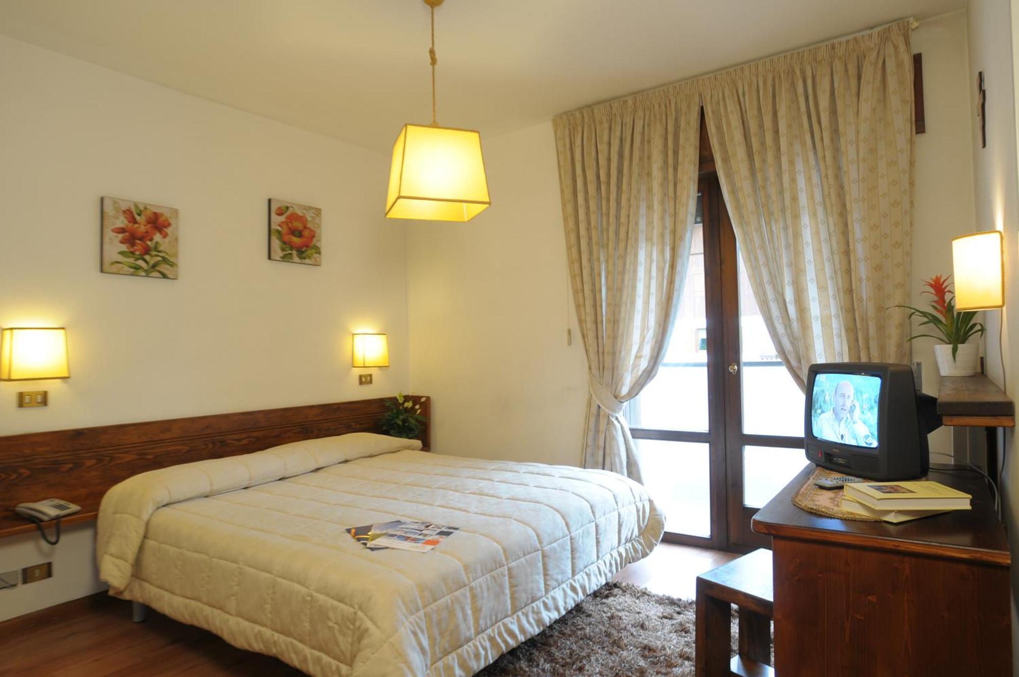 Hotel Corona Val di Zoldo Bagian luar foto