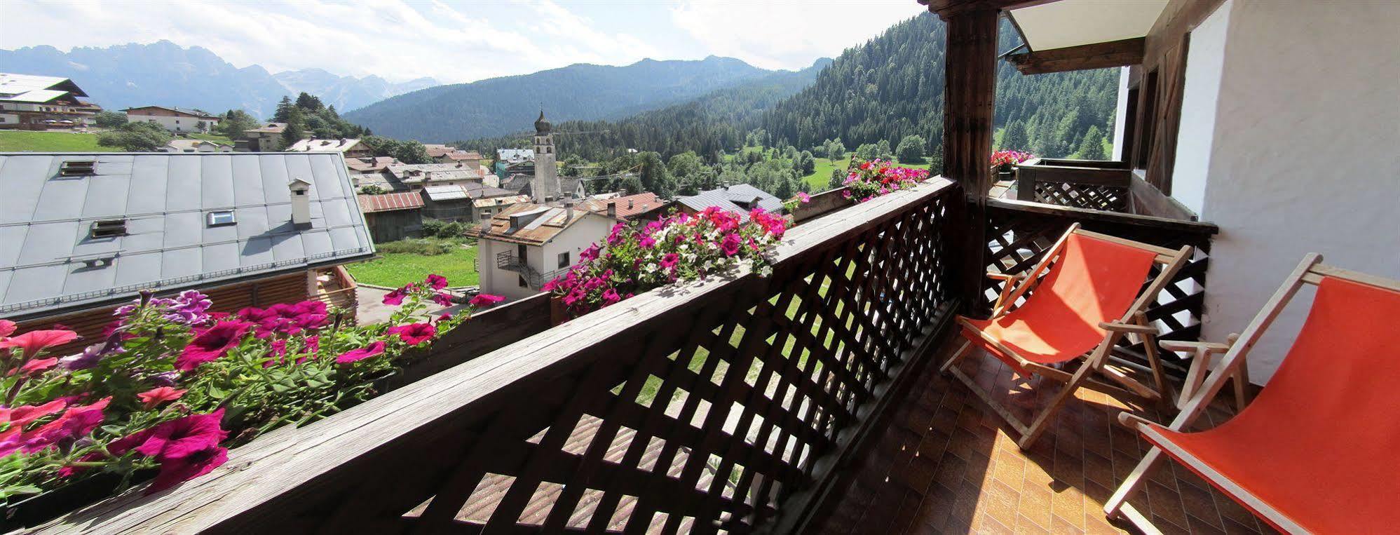 Hotel Corona Val di Zoldo Bagian luar foto